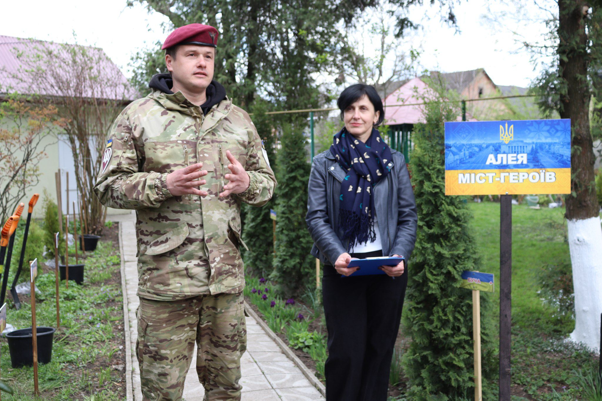 16 туй для «Алеї міст-героїв» передала Чернівцям філія «Подільський лісовий офіс» ДП «Ліси України»